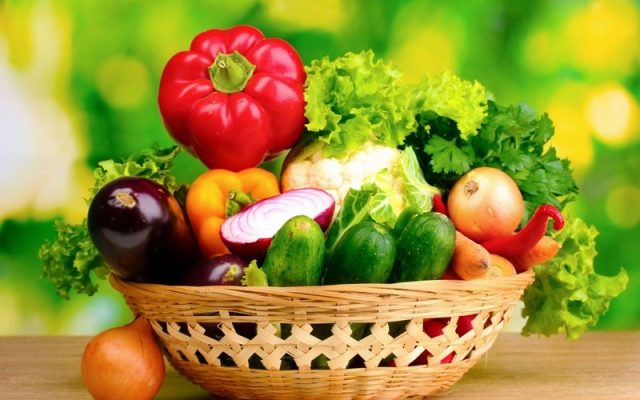 Tăng cường các dưỡng chất cho da bằng cách ăn nhiều rau củ quả tươi mát