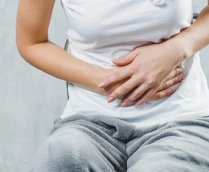 Cảm giác nào có thể là dấu hiệu của thoát vị rốn