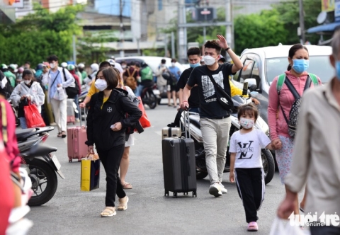 Làm gì tránh ngộ độc thực phẩm khi đi du lịch?