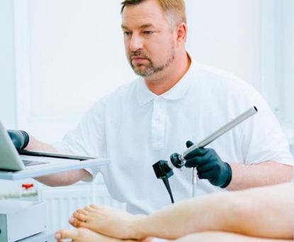 Khi nào người bệnh nên đi khám bác sĩ về áp xe hậu môn?