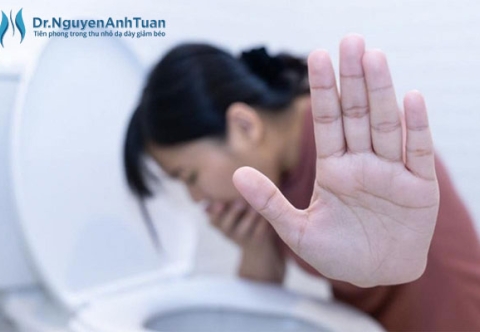 Ám ảnh béo phì: Ăn uống vô độ rồi móc họng vì hối hận