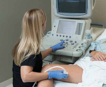 Cách nhận biết khối phồng ở vùng đùi có thể là thoát vị đùi