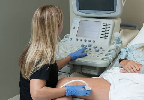 Cách nhận biết khối phồng ở vùng đùi có thể là thoát vị đùi