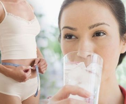 Uống nước như thế nào sau phẫu thuật nội soi thu nhỏ dạ dày để tránh đầy bụng?